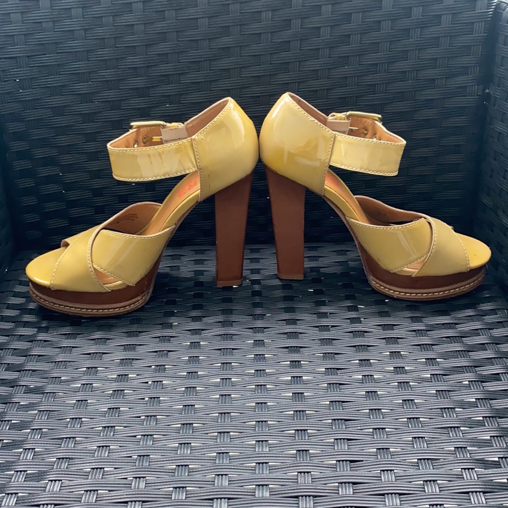 Nude‎ patent leather Michael Kors platform heels - Picture 2 of 8